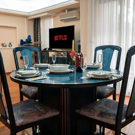 Apartment Favorite Family & Dining Gem In