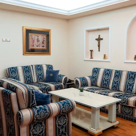 Apartment Favorite Family & Dining Gem In *